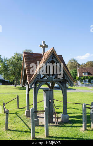 La pompe à eau sur Headley Headley, vert, Surrey, Angleterre, Royaume-Uni Banque D'Images