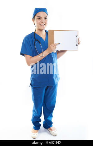 Jeune femme infirmière avec trombone isolé conseil Banque D'Images