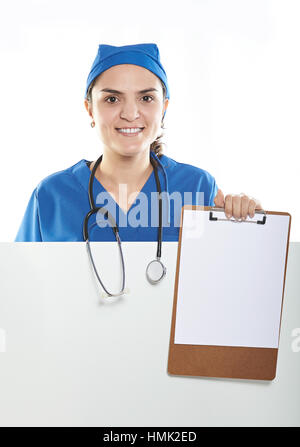 Hispanic woman infirmière avec plateau vide isolé Banque D'Images