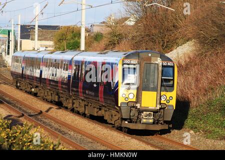 Classe 350 Desiro électriques sur la West Coast Main Line à Hest banque avec un service à l'aéroport de Manchester. Banque D'Images
