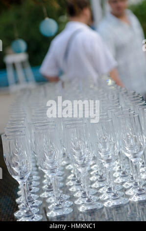 Verres de vin mousseux blanc champagne lot de gros plans Banque D'Images