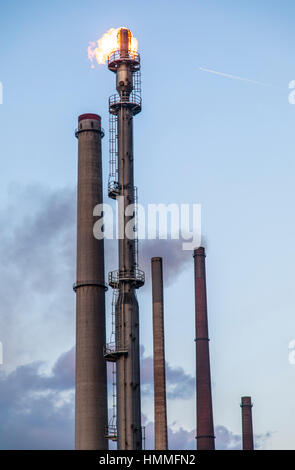L'industrie de l'acier à Duisburg, Allemagne, cheminées Hamborn de ThyssenKrupp Steel, Banque D'Images