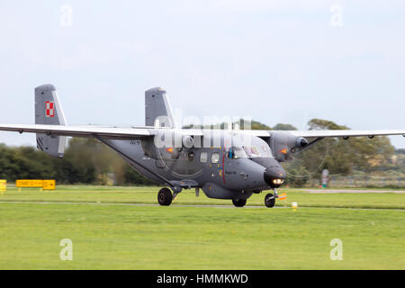 Darlowo, Pologne - Aug 22, 2014 : Marine Polonaise PZL M28 Skytruck de décoller. Le M28 est un construit sous licence Antonov AN-28, produit par PZL Mielec. Banque D'Images