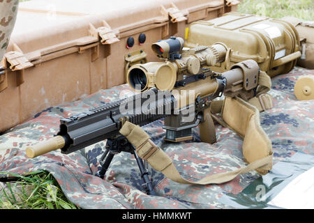 LAAGE, ALLEMAGNE - Aug 23, 2014 : une armée allemande Heckler & Koch G28 Espace Marksman Rifle sur l'affichage pendant la journée portes ouvertes de la base aérienne de Laage. Banque D'Images