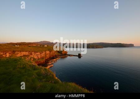 Coucher de soleil sur Fiskavaig Ardtreck de Point. Banque D'Images