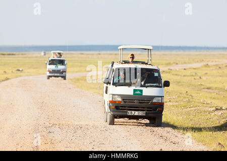 Amboseli, Kenya - 4 février : Safari et les échanger avec les touristes dans le Parc national Amboseli au Kenya le 4 février 2013 Banque D'Images