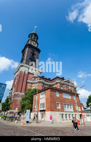 Hambourg, Allemagne - le 5 juillet : la célèbre église St Michel (Michel) à Hambourg, Allemagne le 5 juillet 2013 Banque D'Images