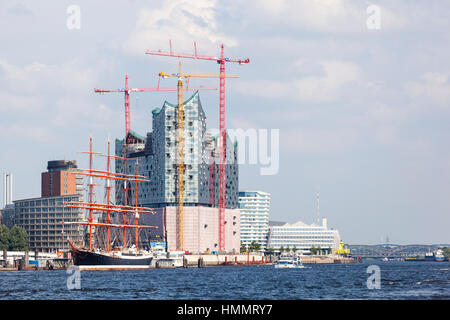 Hambourg, Allemagne - le 5 juillet : l'Elbe Philharmonic Hall (Elbphilharmonie) à Hambourg, en Allemagne, en construction le 5 juillet 2013 Banque D'Images