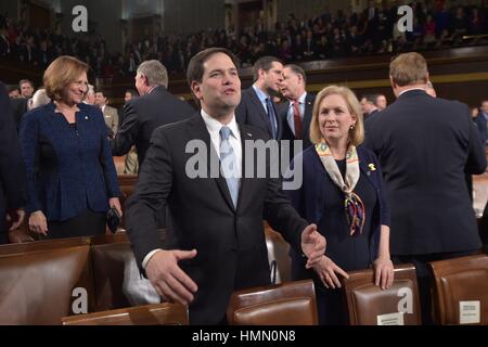 Washington, D.C, District of Columbia, États-Unis. 20 Jan, 2015. Sénateur des États-Unis, Marco Rubio (républicain de Floride), à gauche, et Kirsten Gillibrand (démocrate de New York), à droite, attendre le début de l'état de l'Union par le président américain Barack Obama le 20 janvier 2015 à la Chambre des communes du Capitole à Washington, DC. Crédit photo : Mandel Ngan/CNP/AdMedia Crédit : Mandel Ngan/AdMedia/ZUMA/Alamy Fil Live News Banque D'Images