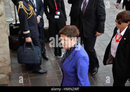 La Valette, Malte. 3 Février, 2017. Le Premier ministre polonais Beata Szydlo arrive à un sommet du Conseil européen à La Valette, Malte, le vendredi, 3 février 2017. Un flux continu de migrants en provenance du Moyen-Orient et d'Afrique fait pression sur le Conseil européen d'agir avec certains appelant à la coopération avec le gouvernement libyen pour endiguer le flux de migrants le long de la route de la Méditerranée centrale. Credit : Kendall Gilbert/Alamy Live News Banque D'Images