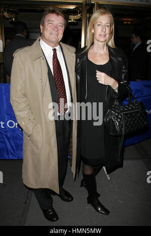 New York, USA. 30Th Nov, 2006. 08 janvier 2015 - New York, New York - Steve Kroft admet d'extra - affaire matrimoniale. PHOTO : Steve Kroft et Jenny Connant.Participation à la Soirée d'ouverture débuts à Broadway Représentations de Julianne Moore & Bill Nighy dans la première mondiale de la nouvelle pièce de David Hare L'HEURE verticale à la Music Box Theatre avec une after party à l'hôtel Royalton de New York. 30 novembre, 2006. Crédit photo : McBride/face à face/AdMedia/AdMedia Crédit : Mcbride/ZUMA/Alamy Fil Live News Banque D'Images