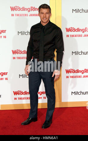 Hollywood, CA, USA. Feb, 2017 4. 6 janvier 2015 - Hollywood, Californie - Alan Ritchson. ''La sonnerie de mariage'' Los Angeles Premiere tenue au Théâtre chinois de Grauman. Crédit photo : Theresa Bouche/AdMedia Crédit : Theresa Bouche/AdMedia/ZUMA/Alamy Fil Live News Banque D'Images