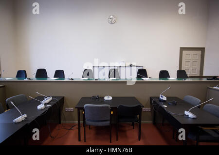 Hambourg, Allemagne. 10 fév, 2017. Vue de la cour vide prix de l'édifice de la justice pénale avant l'annonce du verdict concernant l'action en cessation par le président turc Erdogan contre satiriste Allemand Jan Boehmermann à Hambourg, Allemagne, 10 février 2017. Photo : Christian Charisius/apd extérieure/dpa/Alamy Live News Banque D'Images