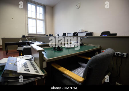 Hambourg, Allemagne. 10 fév, 2017. Vue de la cour vide prix de l'édifice de la justice pénale avant l'annonce du verdict concernant l'action en cessation par le président turc Erdogan contre satiriste Allemand Jan Boehmermann à Hambourg, Allemagne, 10 février 2017. Photo : Christian Charisius/apd extérieure/dpa/Alamy Live News Banque D'Images