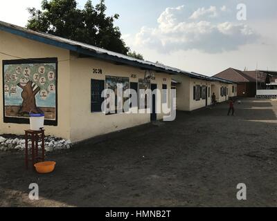 Goma, Congo. 07Th Feb 2016. Le centre de transit de l'UNICEF pour les ex-enfants soldats dans l'est de la ville congolaise de Goma, Congo, 07 février 2016. Les enfants et les adolescents apprennent à lire et écrire et fournis avec le soutien psychologique avant de rejoindre leurs familles après plusieurs mois. Photo : Jürgen Bätz/dpa/Alamy Live News Banque D'Images