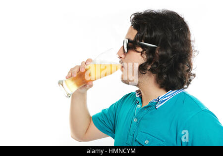 Young hispanic man drink beer isolated on white Banque D'Images