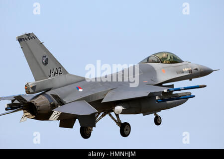 LEEUWARDEN, Pays-Bas - le 21 avr, 2016 : Royal Netherlands Air Force F-16 à l'atterrissage lors de l'exercice Frisian Flag. Banque D'Images