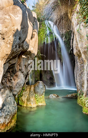 Situé à 3 km de Callosa d'en Sarrià, à seulement 15 km de Benidorm, l'Chutes d'Algar sont une des ressources touristiques de la Costa Blanca. Banque D'Images