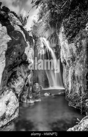 Situé à 3 km de Callosa d'en Sarrià, à seulement 15 km de Benidorm, l'Chutes d'Algar sont une des ressources touristiques de la Costa Blanca. Banque D'Images