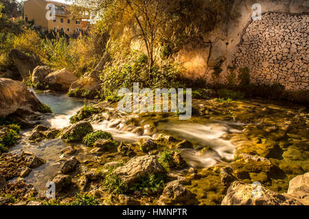 Situé à 3 km de Callosa d'en Sarrià, à seulement 15 km de Benidorm, l'Chutes d'Algar sont une des ressources touristiques de la Costa Blanca. Banque D'Images