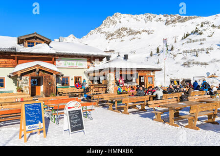 Station de SKI OBERTAUERN, AUTRICHE - Jan 22, 2017 : salle de refuge de montagne dans la station de ski Obertauern à Salzburg land, Alpes autrichiennes. Banque D'Images