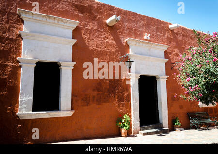 Convento de Santa Catalina, le Monumento barroco en Arequipa coloniale (siglo XVI), en piedra sillar (volcánica). Banque D'Images