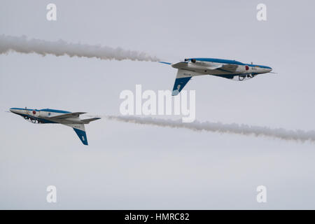 Vols de démonstration de Blue Impulse. Blue Impulse est l'équipe de démonstration de voltige de la Japan Air Self-Defense Force. Banque D'Images