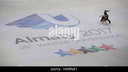 Almaty (Kazakhstan). Feb, 2017 4. Shari Koch/Nuechtern chrétienne de l'Allemagne lors du spectacle de danse libre de glace, du patinage artistique à la 28e Universiade d'hiver à Almaty, Kazakhstan. Credit : Fei Maohua/Xinhua/Alamy Live News Banque D'Images