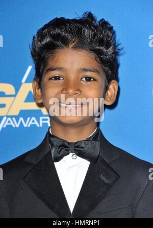 Beverly Hills, États-Unis, 4e Février, 2017. Sunny Pawar vu en arrivant à la 69e assemblée annuelle Directors Guild of America (DGA) Awards tenue à l'hôtel Beverly Hilton à Beverly Hills, Californie. Credit : Elizabeth Goodenough/Everett Collection/Alamy Live News Banque D'Images