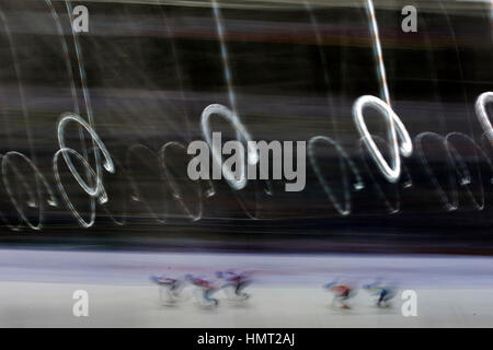 Almaty (Kazakhstan). Feb, 2017 5. Concurrence Les patineurs pendant 1500M Hommes finale de patinage de vitesse courte piste à la 28e Universiade d'hiver à Almaty, Kazakhstan, le 5 février 2017. Credit : Fei Maohua/Xinhua/Alamy Live News Banque D'Images