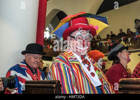 Londres, Royaume-Uni. 5 février 2017. 71e Assemblée annuelle du Service International Clowns Grimaldi à All Saints Church Orchard Londres. Le service où s'habiller en costume complet de clowns se rassemblent pour honorer le roi des clowns Joseph Grimaldi. © claire doherty/Alamy Live News Banque D'Images