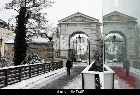 Berlin, Allemagne. 09Th Feb 2017. L'extérieur de Koepenick Palace sur un jour d'hiver gris dans le coeur de Koepenick à Berlin, Allemagne, 02 février 2017. Le bâtiment abrite le Musée des Arts et Métiers de l'État. Photo : Jens Kalaene Zentralbild-/dpa/ZB/dpa/Alamy Live News Banque D'Images