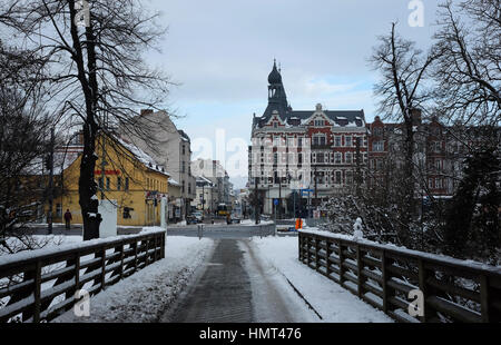 Berlin, Allemagne. 09Th Feb 2017. L'extérieur de Koepenick Palace sur un jour d'hiver gris dans le coeur de Koepenick à Berlin, Allemagne, 02 février 2017. Le bâtiment abrite le Musée des Arts et Métiers de l'État. Photo : Jens Kalaene Zentralbild-/dpa/ZB/dpa/Alamy Live News Banque D'Images