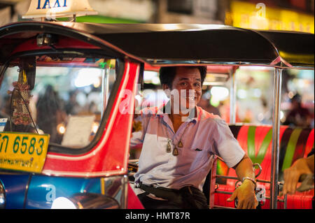 Tuk Tuk à Bangkok, Thaïlande. Tuk Tuk taxi est une caractéristique de l'Asie du Sud Est Banque D'Images