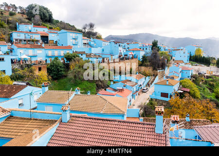 Júzcar, Málaga, Andalousie, espagne. La ville avait été l'un des villages blancs d'Andalousie, avec des bâtiments blanchis à la façon traditionnelle. Au printemps 2011, BUI Banque D'Images