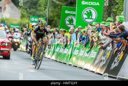 Bouille-Menard,France - 4 juillet 2016 : Le cycliste français Armindo Fonseca de Fortuneo-Vital Le Concept L'équipe gagne le sprint au cours de la phase 3 du Tour de F Banque D'Images