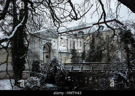 Berlin, Allemagne. 09Th Feb 2017. L'extérieur de Koepenick Palace sur un jour d'hiver gris dans le coeur de Koepenick à Berlin, Allemagne, 02 février 2017. Le bâtiment abrite le Musée des Arts et Métiers de l'État. Photo : Jens Kalaene Zentralbild-/dpa/ZB/dpa/Alamy Live News Banque D'Images