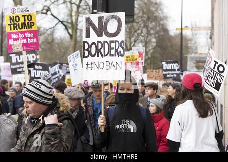 London, Royaume-Uni de Grande-Bretagne et d'Irlande du Nord. Le 04 février, 2017. Protestation contre l'emporter sur l'interdiction de voyager. Londres, Royaume-Uni. 04/02/2017 | Crédit dans le monde entier d'utilisation : dpa/Alamy Live News Banque D'Images