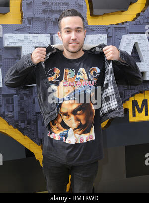 Westwood, États-Unis. 4 février 2017. Pete Wentz vu assister à la première de Warner Bros Pictures 'The LEGO Batman Movie' au Regency Village Theater. Crédit : Birdie Thompson/AdMedia/Alamy Live News Banque D'Images