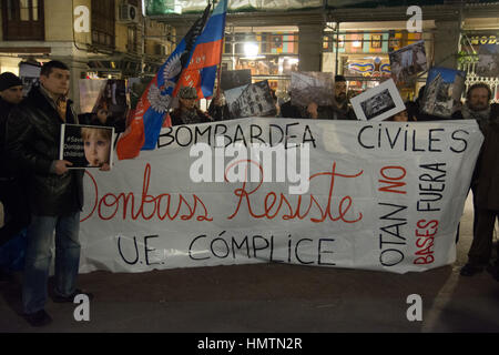 Madrid, Espagne. Feb, 2017 5. Les gens protestent contre l'explosif dans le Donbass par l'armée ukrainienne et de la participation par des unités militaires et des experts des pays de l'OTAN. Credit : Marcos del Mazo/Alamy Live News Banque D'Images
