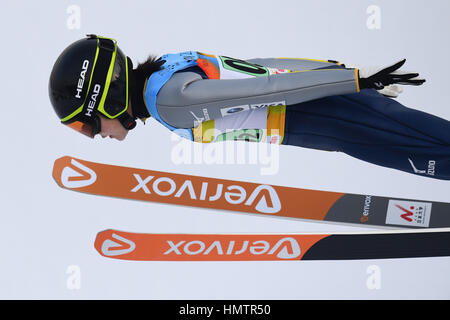 Almaty (Kazakhstan). Feb, 2017 5. Haruka Iwasa (JPN) lors de la 28e Universiade d'hiver 2017 d'Almaty à l'équipe féminine de saut à ski International Sunkar Complex à Almaty. Credit : AFLO SPORT/Alamy Live News Banque D'Images