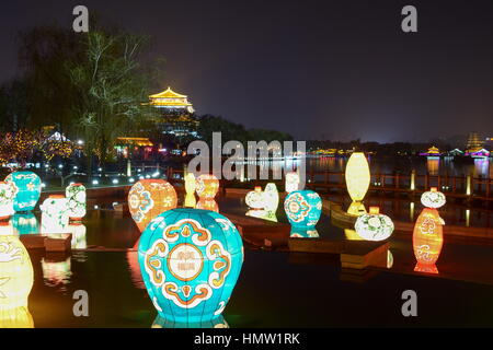 22 janvier 2017 - Xi'An, Xi'an, Chine - Xi'an, Chine-Janvier 22 2017 : (usage éditorial uniquement. Chine OUT) ..lanterne spectaculaire show est tenue à Xi'an, capitale de la province de Shaanxi, dans le nord-ouest de la Chine, 22 janvier 2017, mettant en vedette divers lampions de formes différentes. (Crédit Image : © SIPA l'Asie via Zuma sur le fil) Banque D'Images