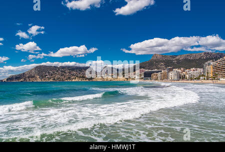 Calpe est une ville côtière située dans la comarque de la Marina Alta, dans la province d'Alicante, Communauté Valencienne, Espagne, par la mer Méditerranée. Banque D'Images