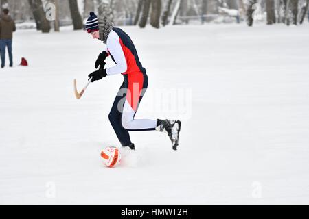 Orenbourg, Russia-January 26, 2017 Année : les étudiants jouent aux jeux d'hiver, dédié aux étudiants le jour, Banque D'Images