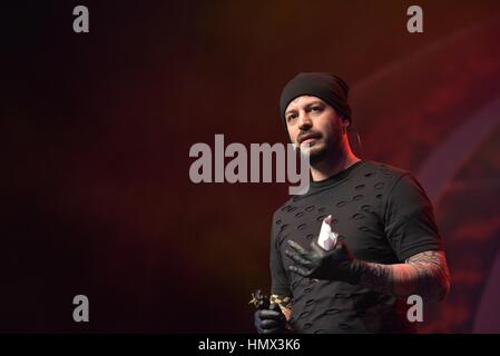 Napoli, Italie. 05Th Feb 2017. Au cours de l'Abbacuccio Mino show theatre "made in Sud' en Italie. Les clients pendant le spectacle "made in Sud'. Credit : Paola Visone/Pacific Press/Alamy Live News Banque D'Images