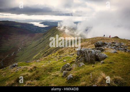 Avis de Rydal a chuté et le lac Windermere à partir du haut d'une grande Rigg sur le Horseshoe Fairfield en Cumbria, UK Banque D'Images