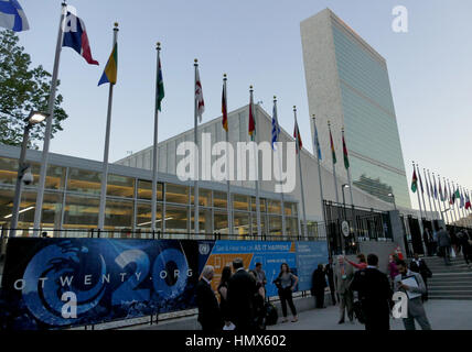 New York, États-Unis. 22 septembre 2016 - International de drapeaux à l'avant du siège des Nations Unies à New York Banque D'Images