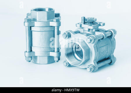 Groupe 2 soupapes, robinet à bille avec focus sélectif sur des raccords Banque D'Images