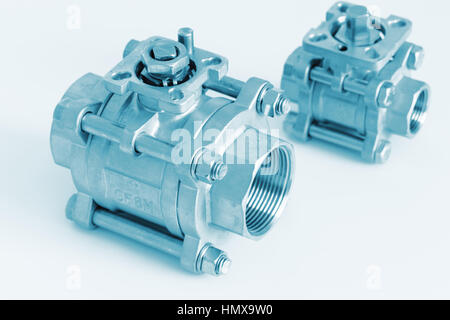 Groupe 2 soupapes, robinet à bille avec focus sélectif sur des raccords Banque D'Images