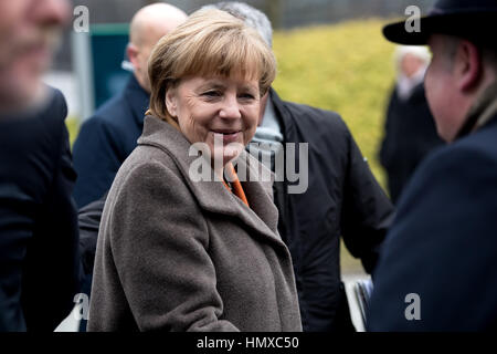 Munich, Allemagne. Feb 6, 2017. La chancelière allemande Angela Merkel arrive à la réunion au sommet des partis CDU et CSU CSU au siège de Munich, Allemagne, 6 février 2017. Les chefs de partis se sont réunis pour discuter sur l'objectif principal de la campagne électorale parlementaire. Photo : Sven Hoppe/dpa/Alamy Live News Banque D'Images